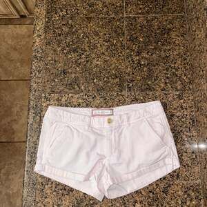 Abercrombie & Fitch Light Pink Low Rise Cuffed Chino Shorts Size 8